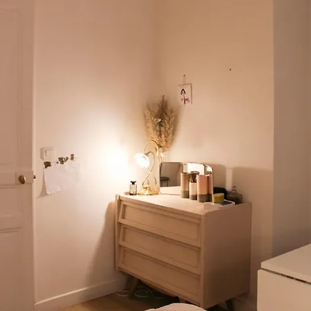 Apartman 95 M Through-planning In The Centre Levallois-Perret
